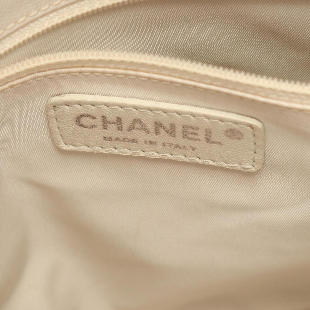 CHANEL Cream Leather Tote Bag - Picture 4 of 12